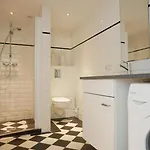 Jewel Apartment *