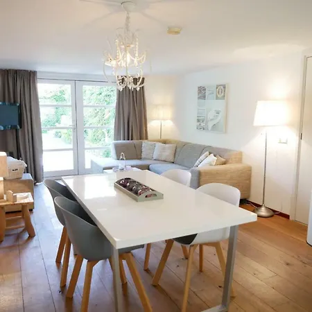 Jewel Apartment *
